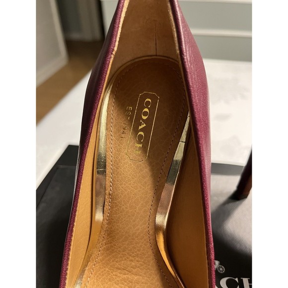 Coach Nacie Snakeskin Toecap Gold Logo Across Foot Top 4” Heel Shoes Sz 5B -IOB - Picture 4 of 16